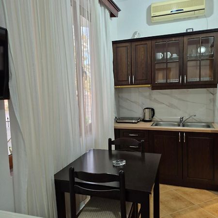 Vita Apartment - Spacious Garden And Balcony 5 Min To Beach & Center Ksamil Kültér fotó