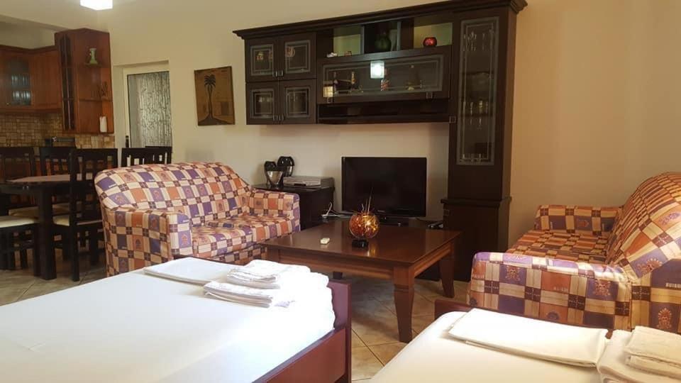 Vita Apartment - Spacious Garden And Balcony 5 Min To Beach & Center Ksamil Kültér fotó