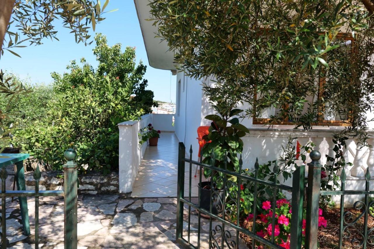 Vita Apartment - Spacious Garden And Balcony 5 Min To Beach & Center Ksamil Kültér fotó