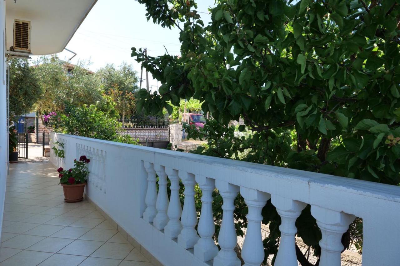Vita Apartment - Spacious Garden And Balcony 5 Min To Beach & Center Ksamil Kültér fotó