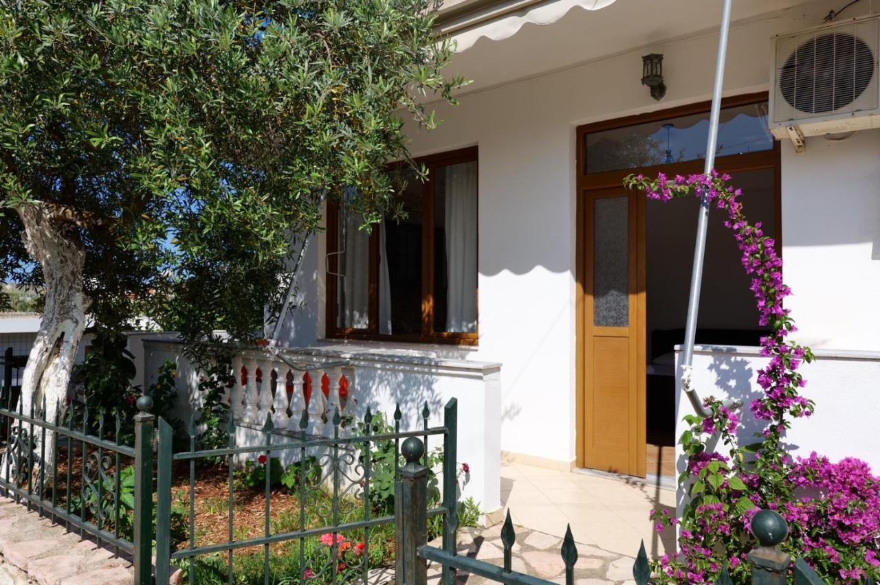 Vita Apartment - Spacious Garden And Balcony 5 Min To Beach & Center Ksamil Kültér fotó