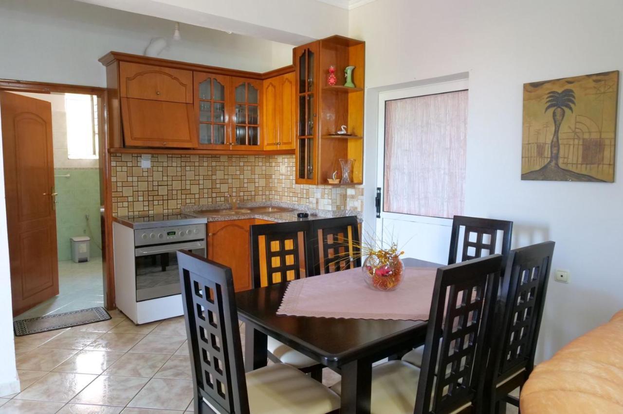 Vita Apartment - Spacious Garden And Balcony 5 Min To Beach & Center Ksamil Kültér fotó