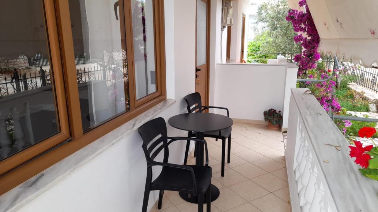 Vita Apartment - Spacious Garden And Balcony 5 Min To Beach & Center Ksamil Kültér fotó