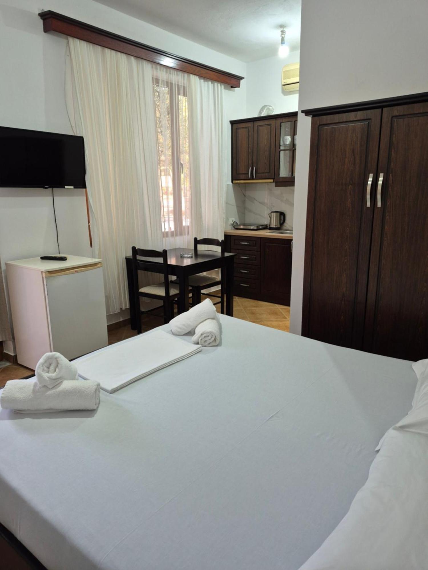 Vita Apartment - Spacious Garden And Balcony 5 Min To Beach & Center Ksamil Kültér fotó