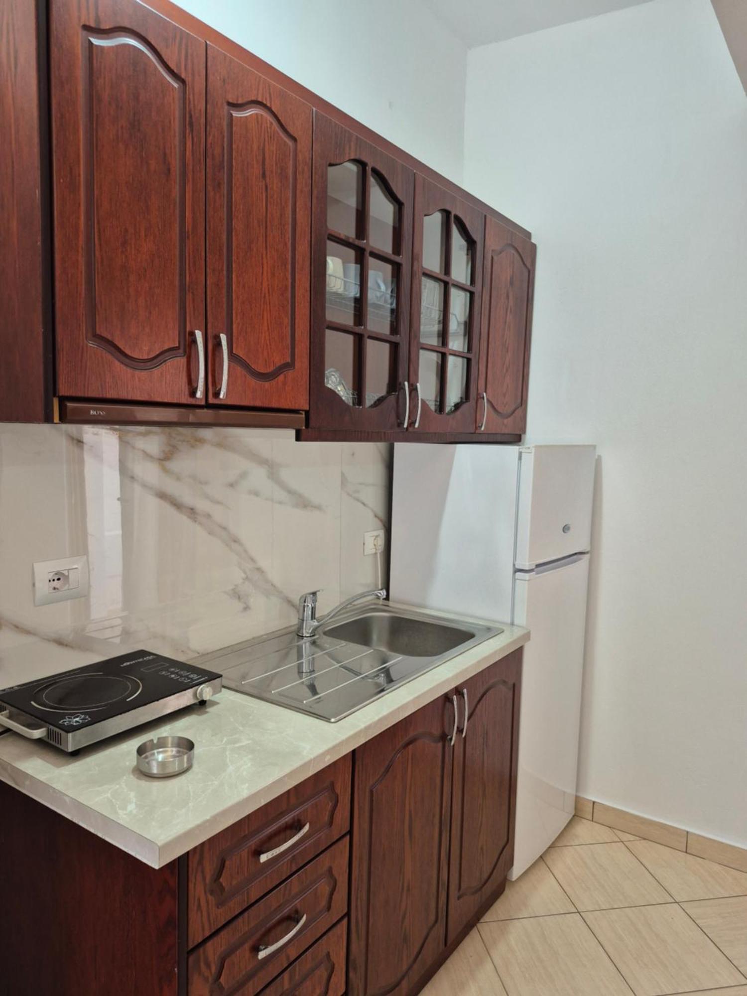 Vita Apartment - Spacious Garden And Balcony 5 Min To Beach & Center Ksamil Kültér fotó