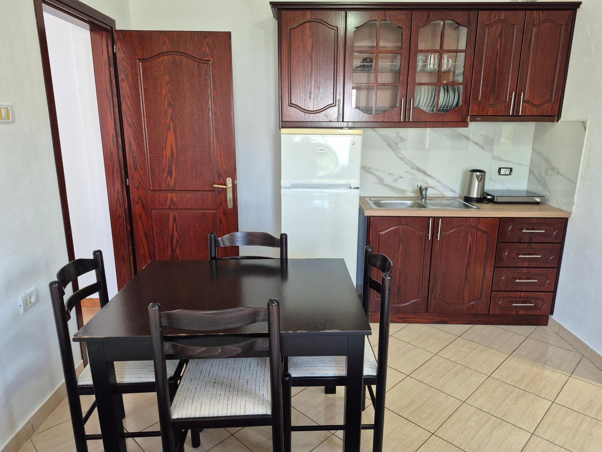 Vita Apartment - Spacious Garden And Balcony 5 Min To Beach & Center Ksamil Kültér fotó