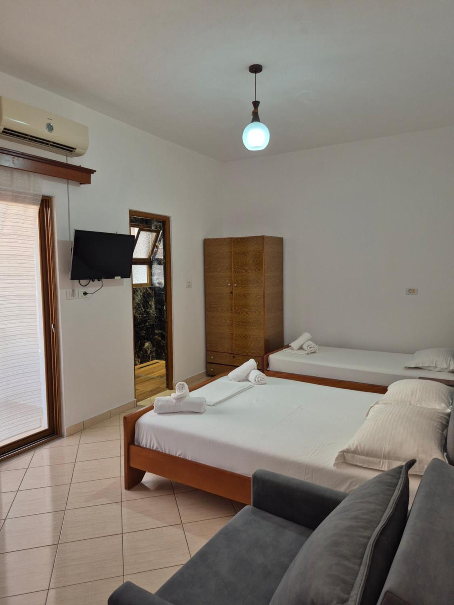 Vita Apartment - Spacious Garden And Balcony 5 Min To Beach & Center Ksamil Kültér fotó
